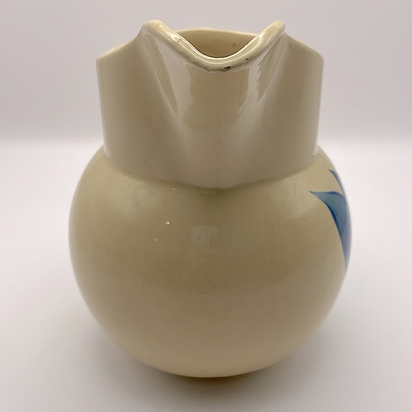 Watt Pottery, 1950’s Tulip Pattern Pitcher #16 - Picture 4 of 13